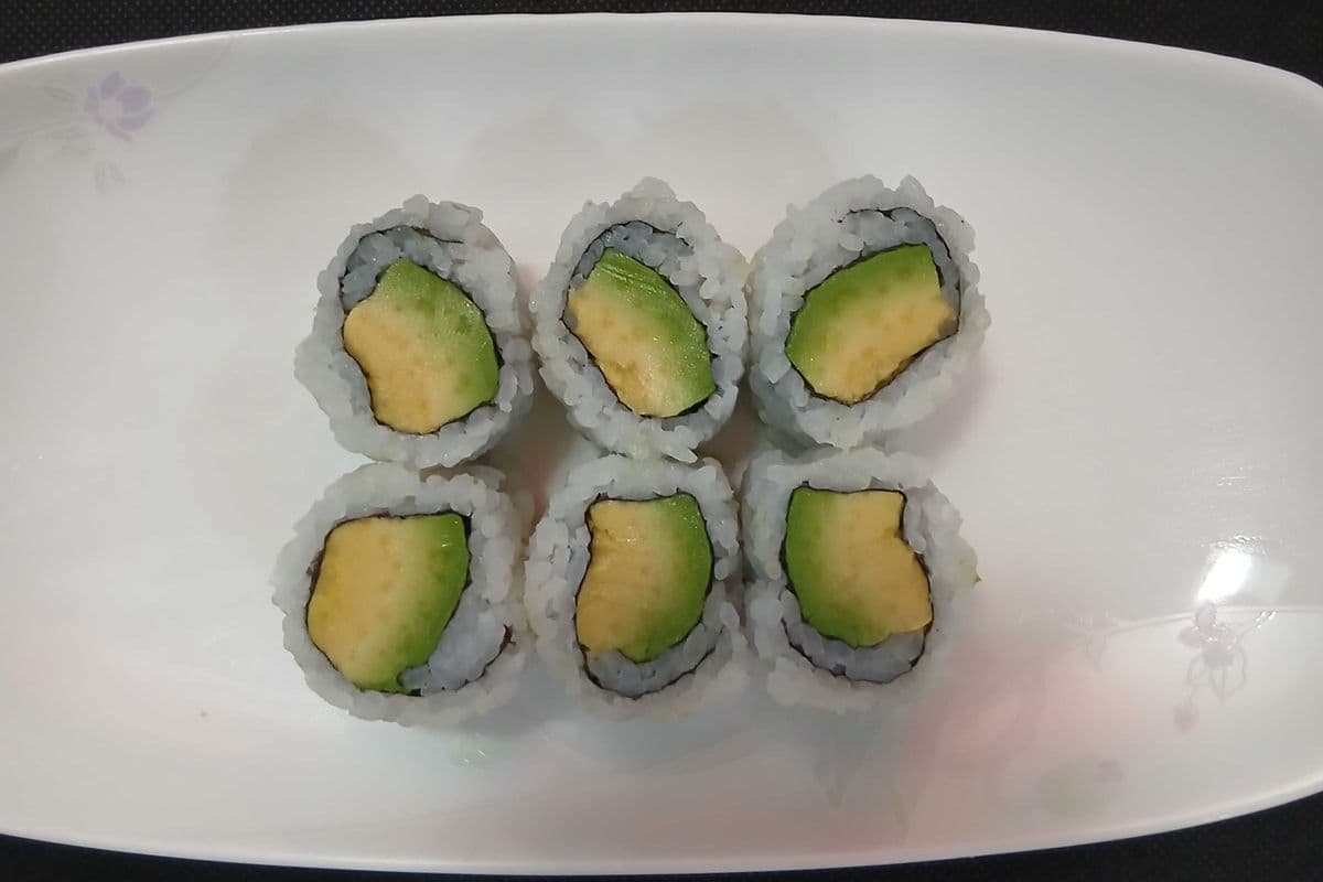 Avocado Roll (140 Cal)