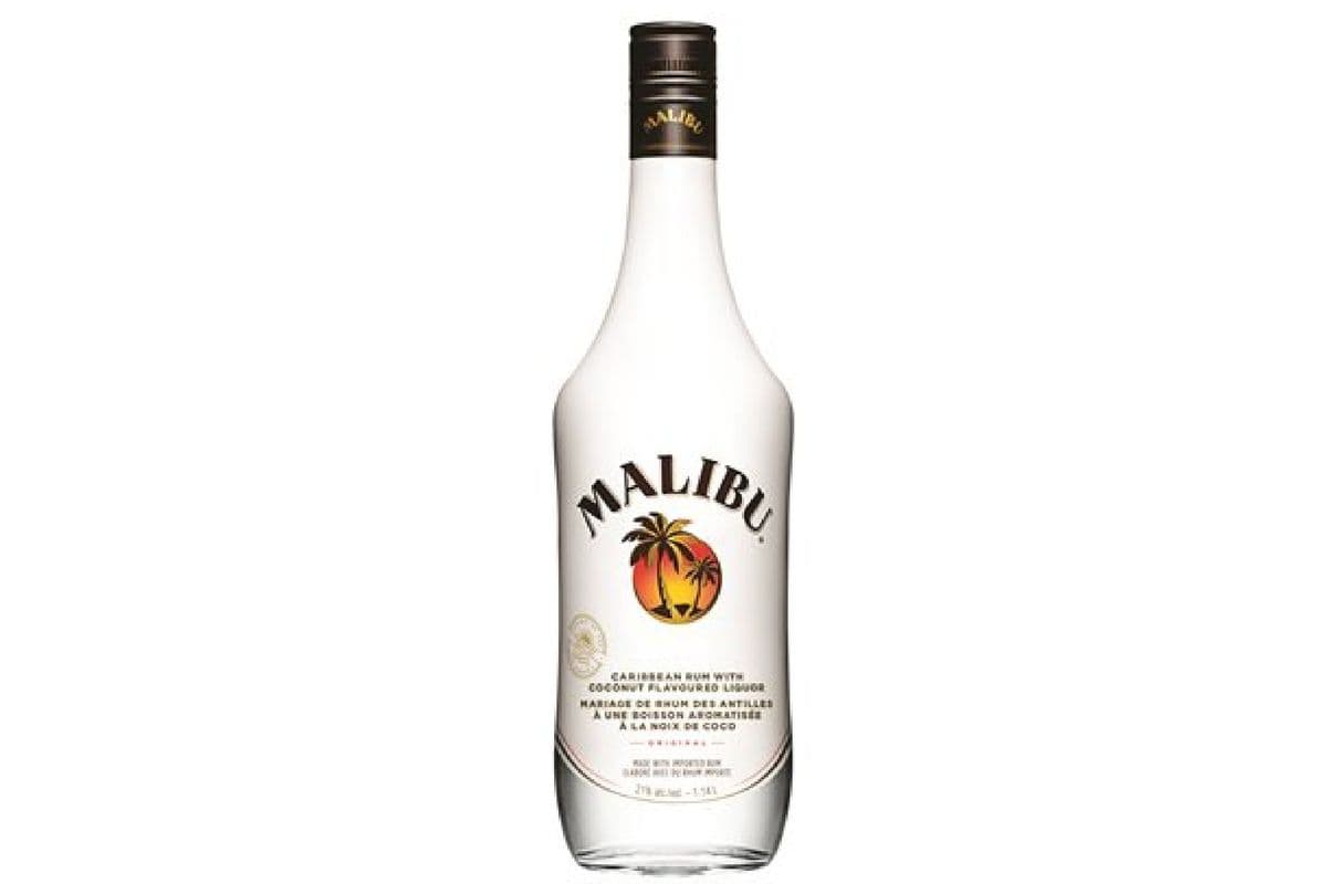 Malibu Coconut Flavoured Rum (750 ml)