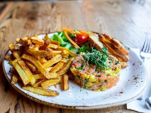 Tartare de saumon / Salmon Tartar