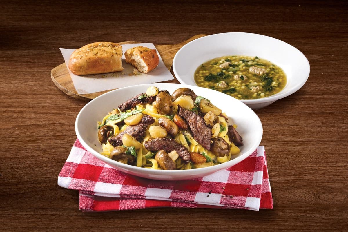 Creamy Garlic Steak Fettuccine