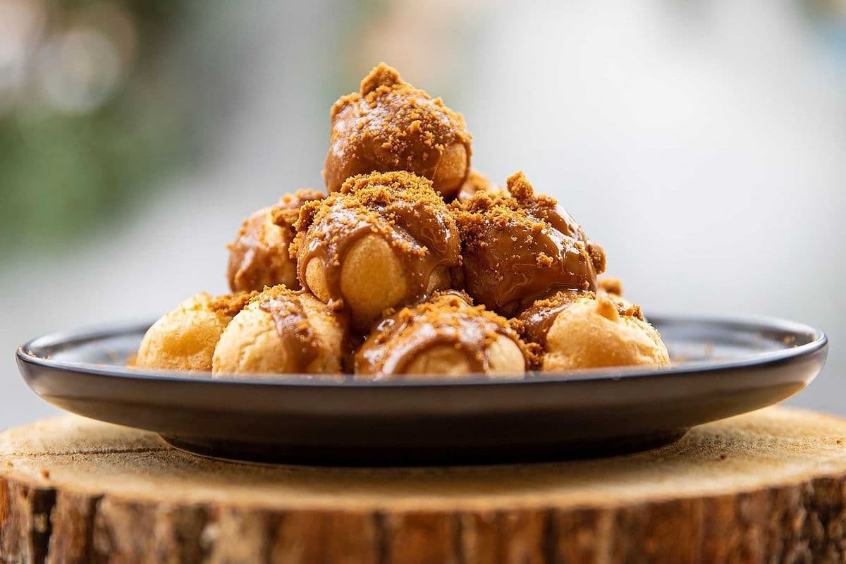 Creamy Puffs Pyramid