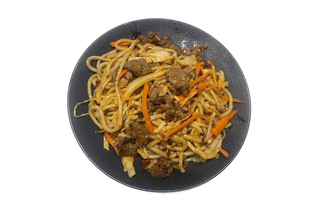 H9. Beef Shanghai Noodle w/ Szechuan Sauce 四川牛粗面