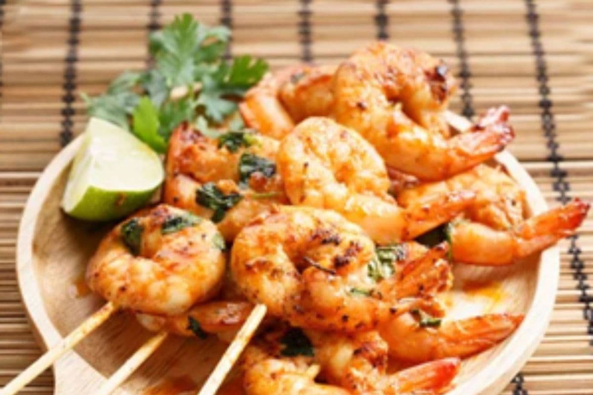CHILLY GARLIC PRAWNS WITH LEMON BUTTER