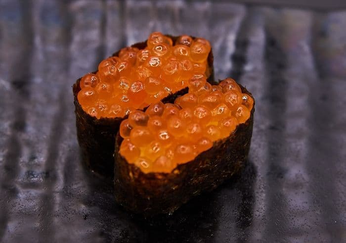 Ikura Sushi (2 pcs)