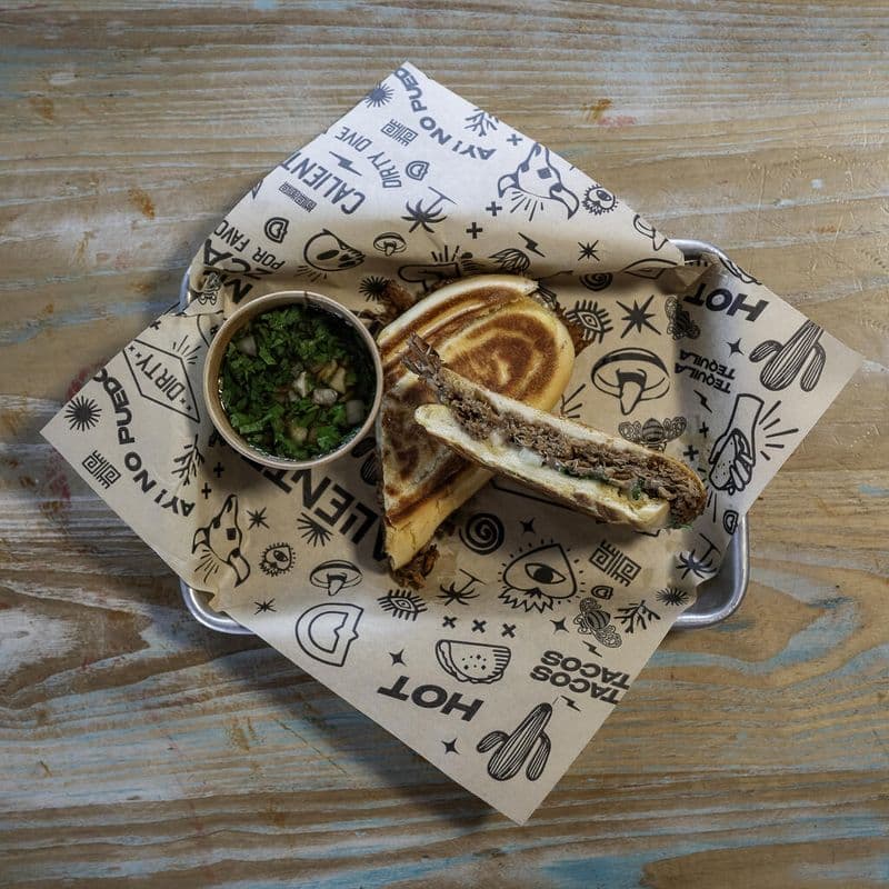 TORTAS BIRRIA