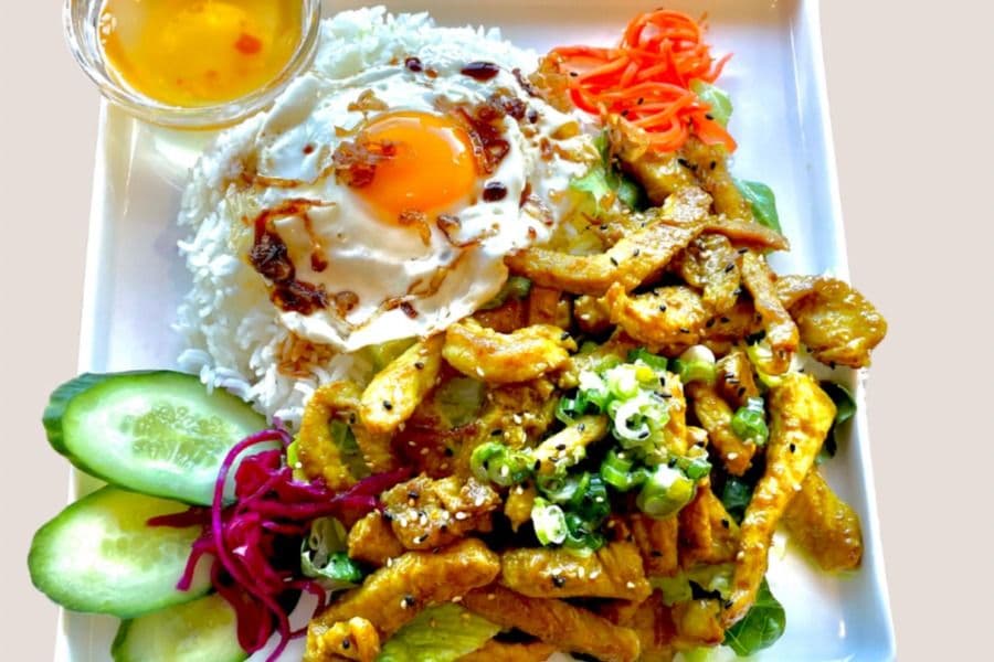 R3. Lemongrass Chicken Rice