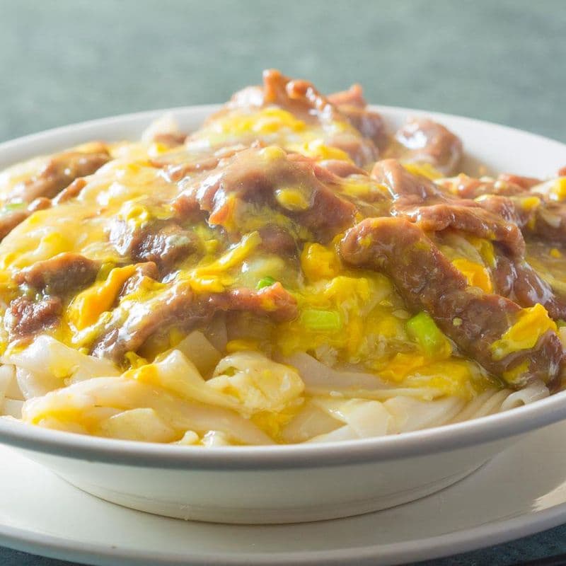 Beef & Swirl Egg Fried Flat Rice Noodle 滑蛋牛肉炒河