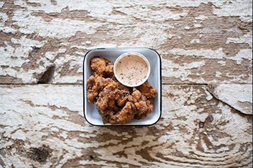 Pépites de poulet frit et mayo Buffalo