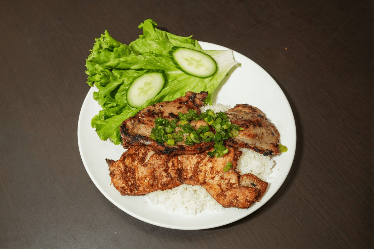 31. Fried Chicken with Lemongrass on Steamed Rice - Com Ga Uop Xa Chien