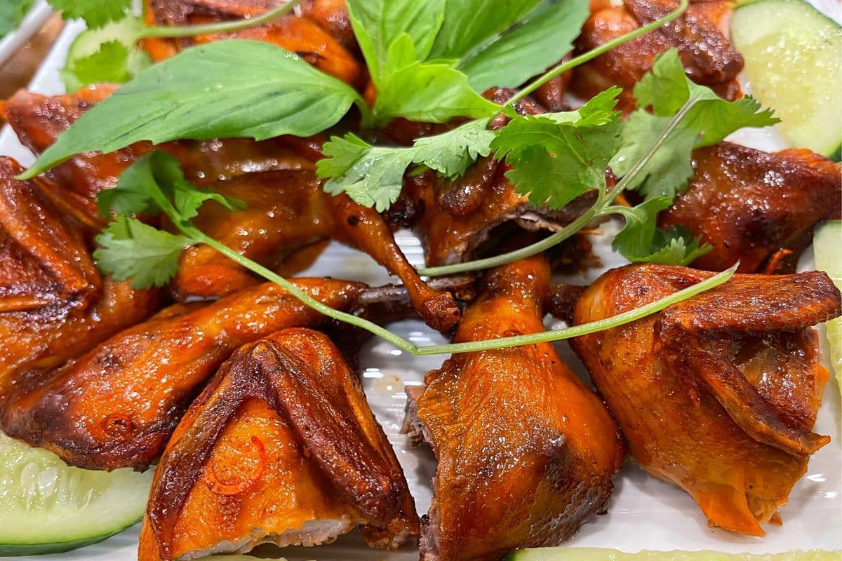 21. 3 Chim Cút Quay (Three Crispy Fried Butter Quails)