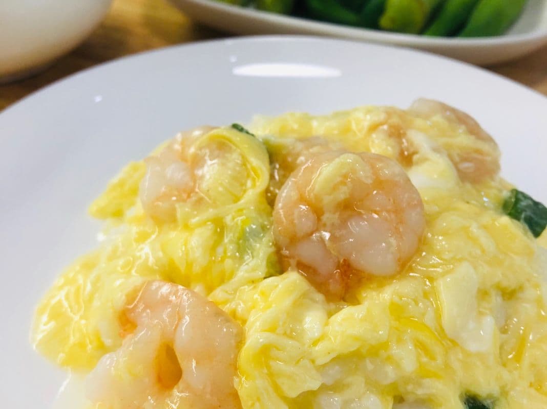 46. Prawns with Swirled Egg on Rice