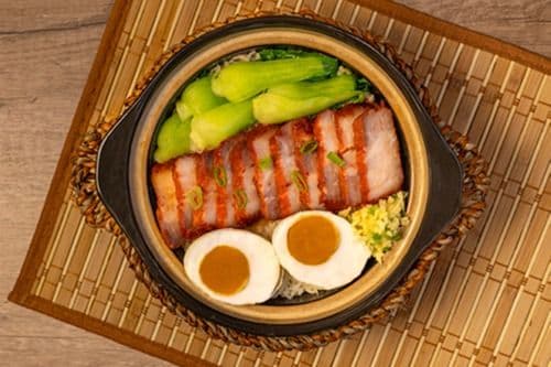 M1. 暗然銷魂煲仔飯 BBQ Pork on Rice