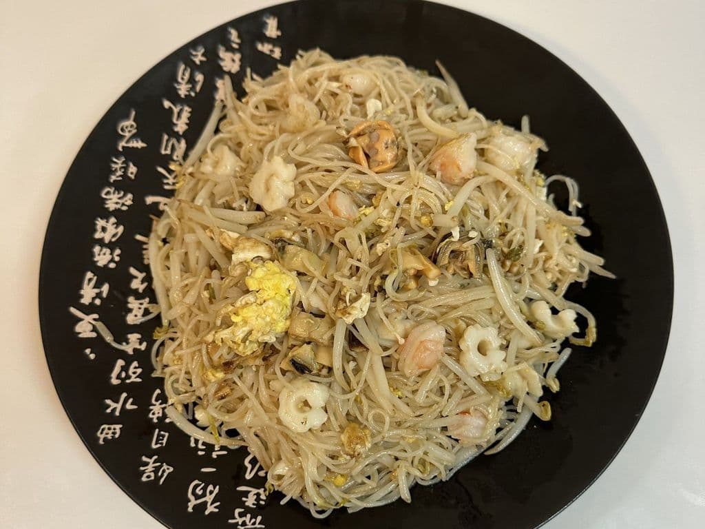 Seafood Fried Vermicelli Noodle (海鲜炒米粉)