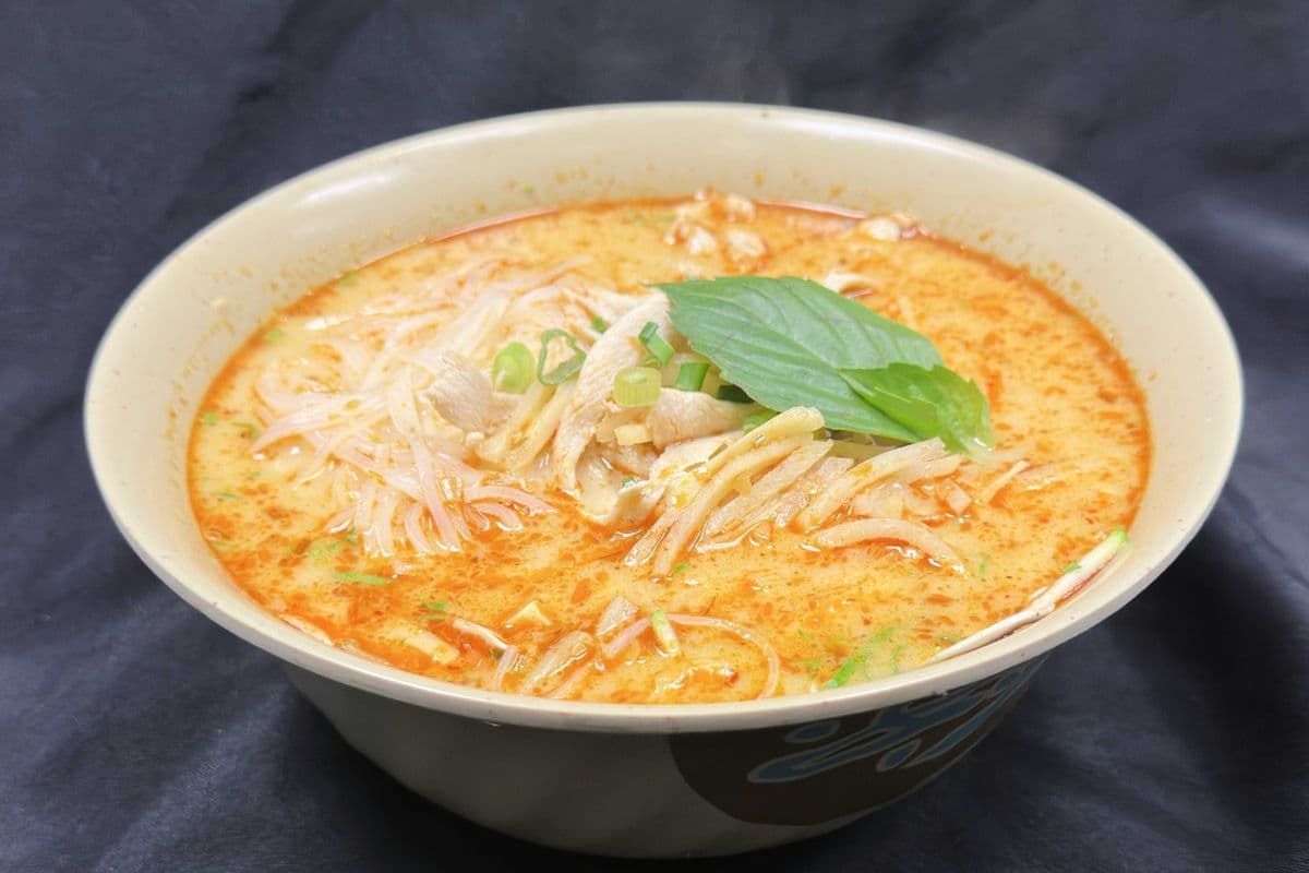 Soupe au poulet (lait de coco)