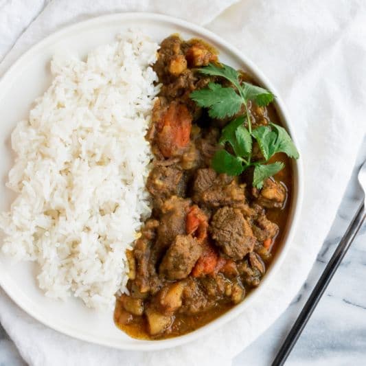 37. Beef in Curry Sauce on Rice