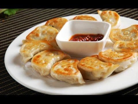 D7 鲜肉白菜锅贴 Pan fried pork with cabbage dumplings