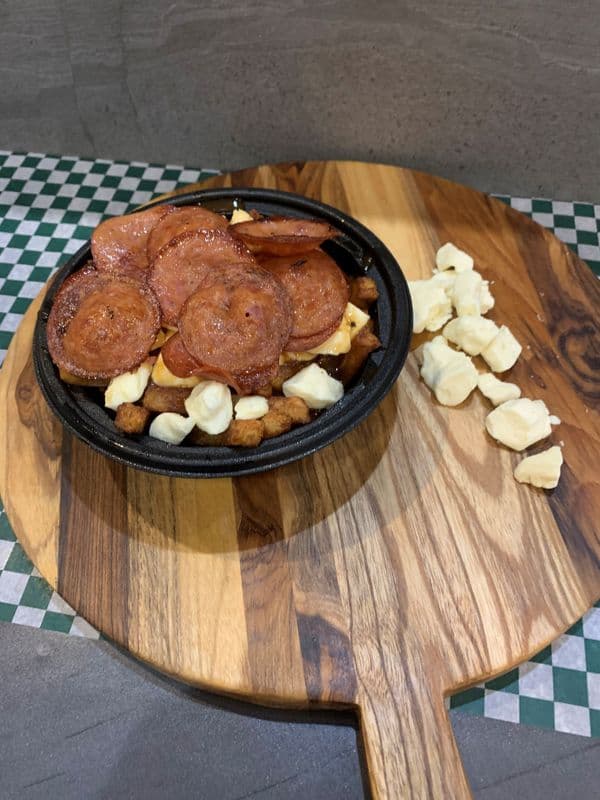 Poutine au pepperoni / Pepperoni Poutine