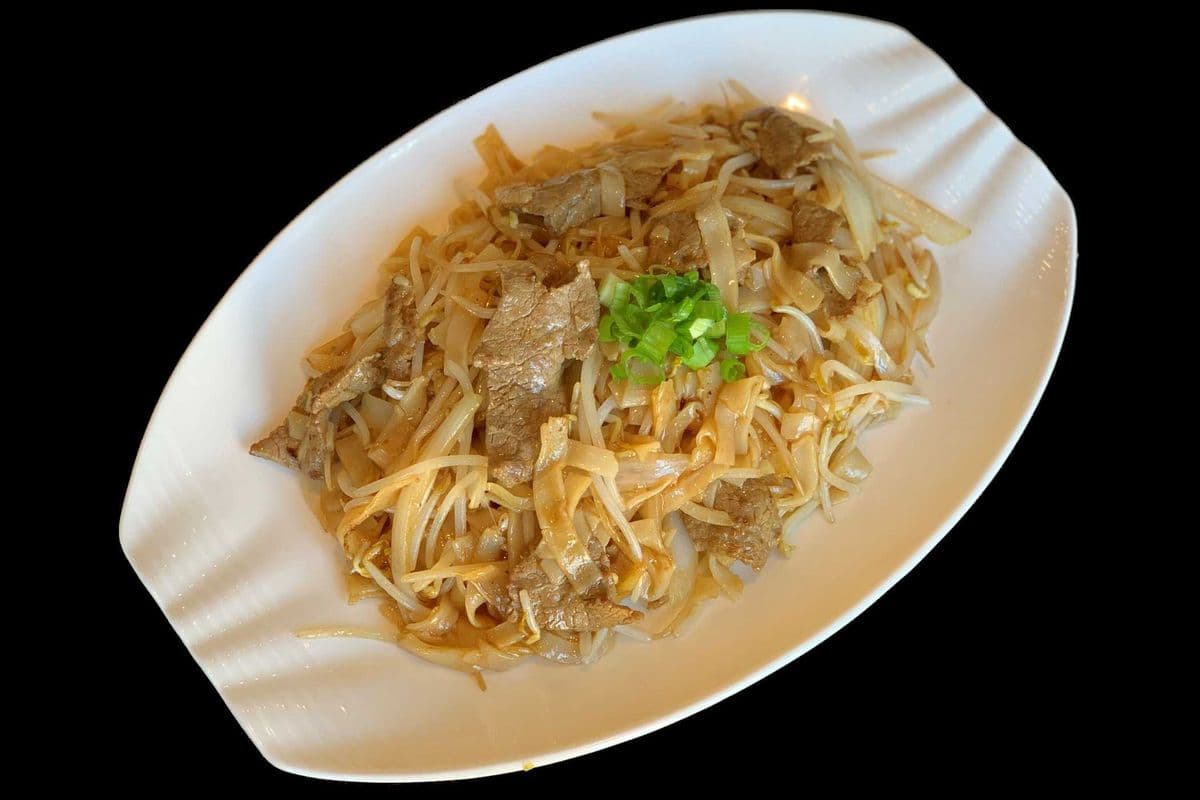 36. Fried Rice Noodle with Bean Sprouts and Beef