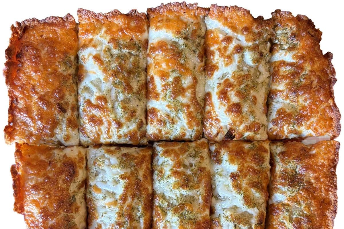 Deep Dish Garlic Cheesy Breadsticks (8" x 10")