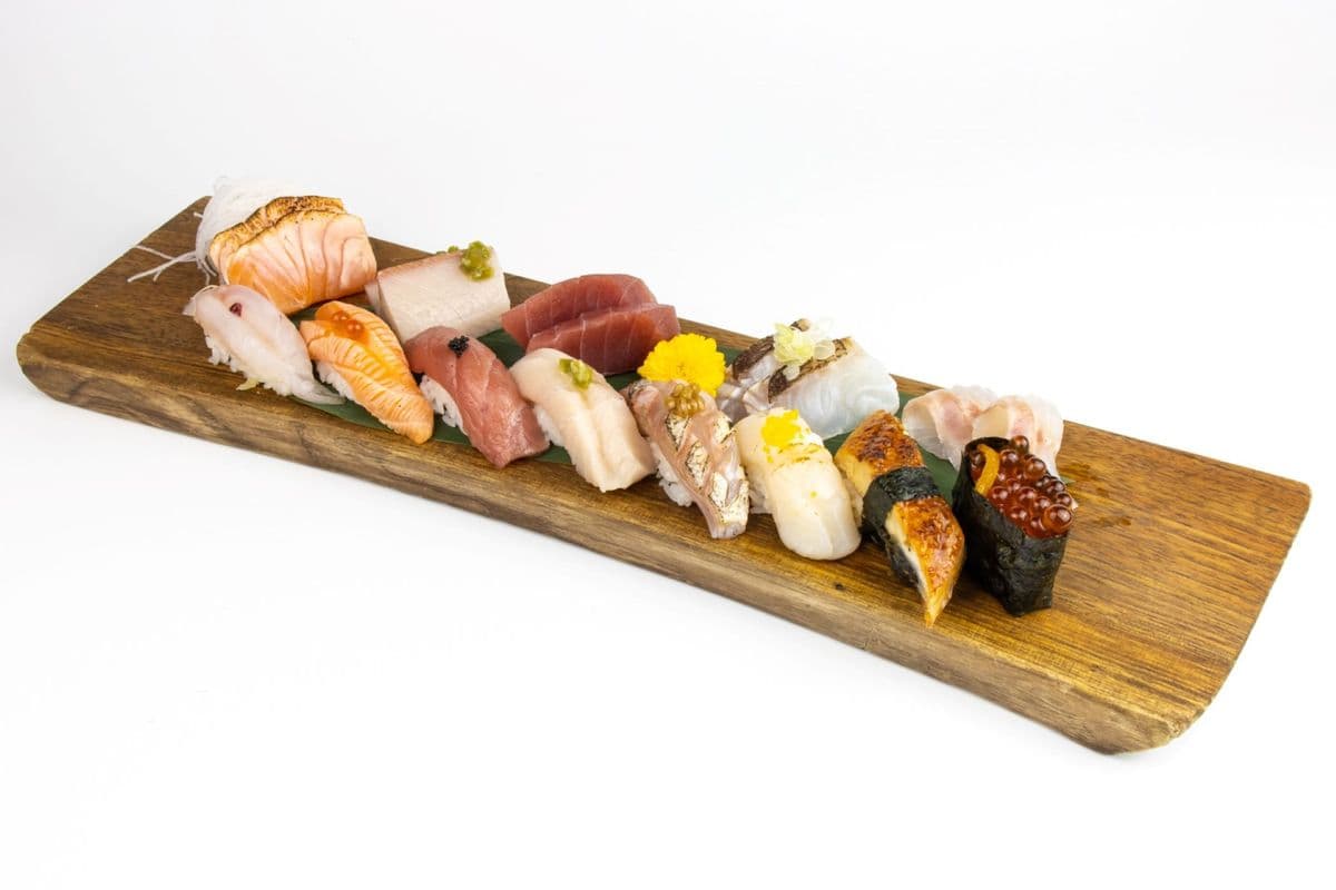 Sashimi and Sushi Deluxe (18 pcs)