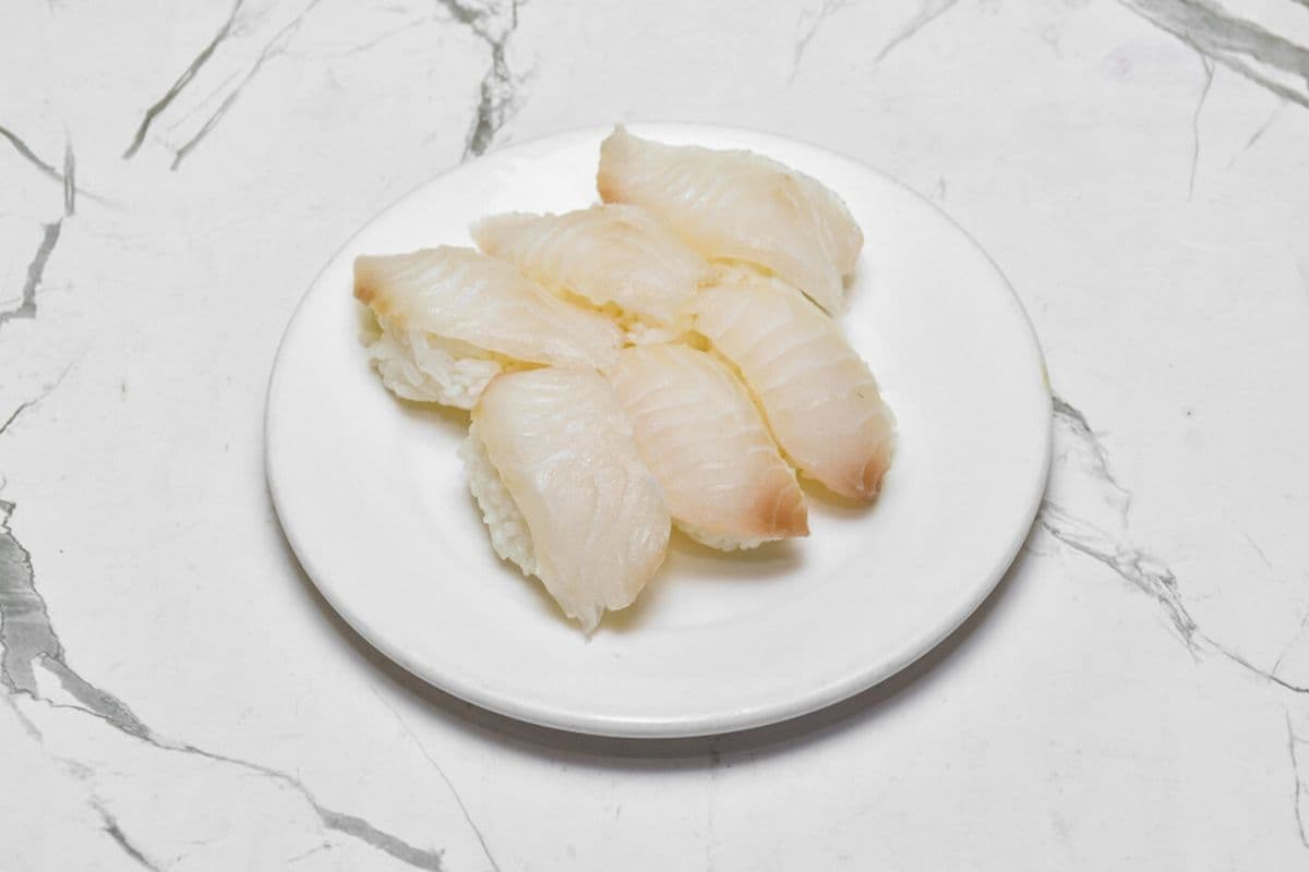 F5. Snapper Sushi (6 pcs)
