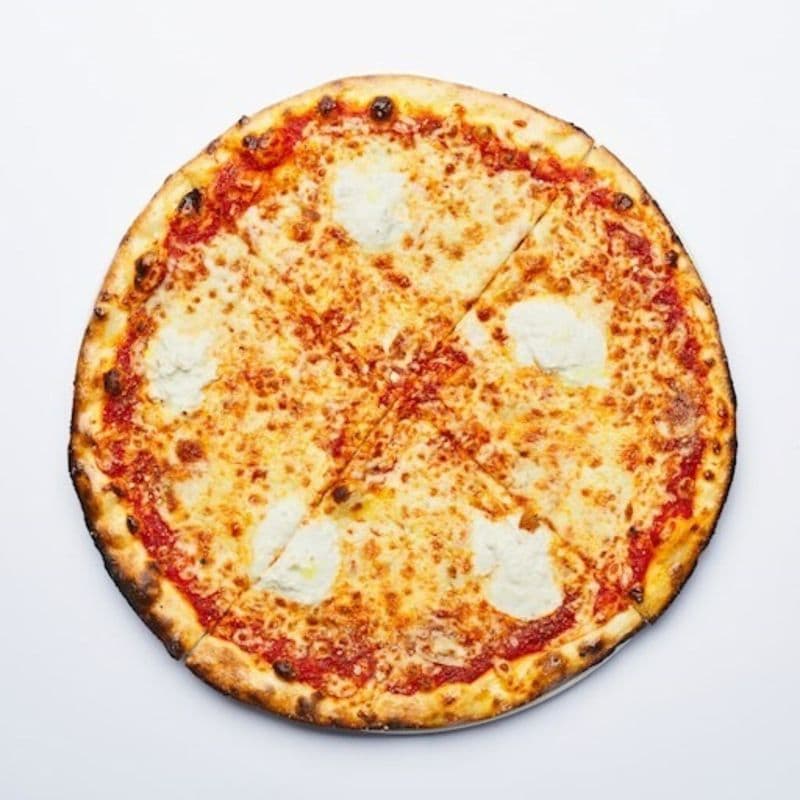 Pizza familial quattro formaggi / Family Pizza Quattro Formaggi