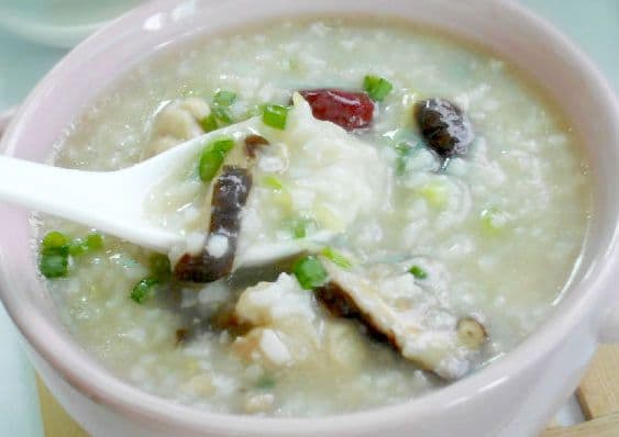 Chicken and Chinese Mushroom Congee / 北菇雞球粥 (碗)