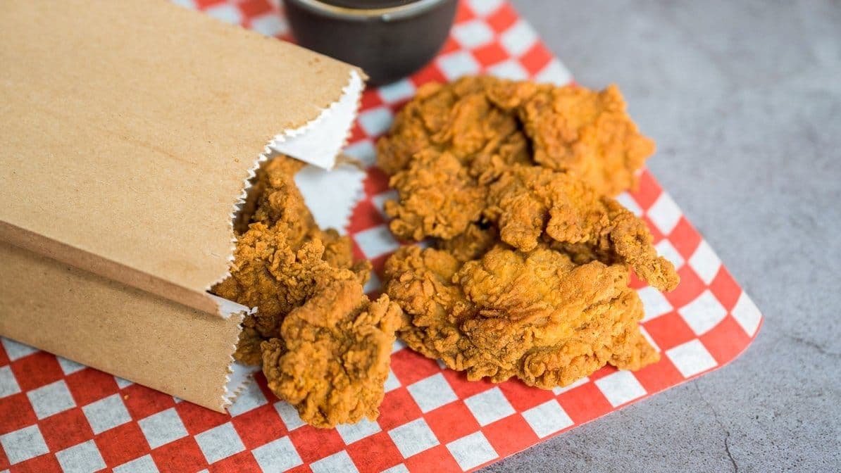 Trois morceaux de poulet frit / Three Pieces of Fried Chicken