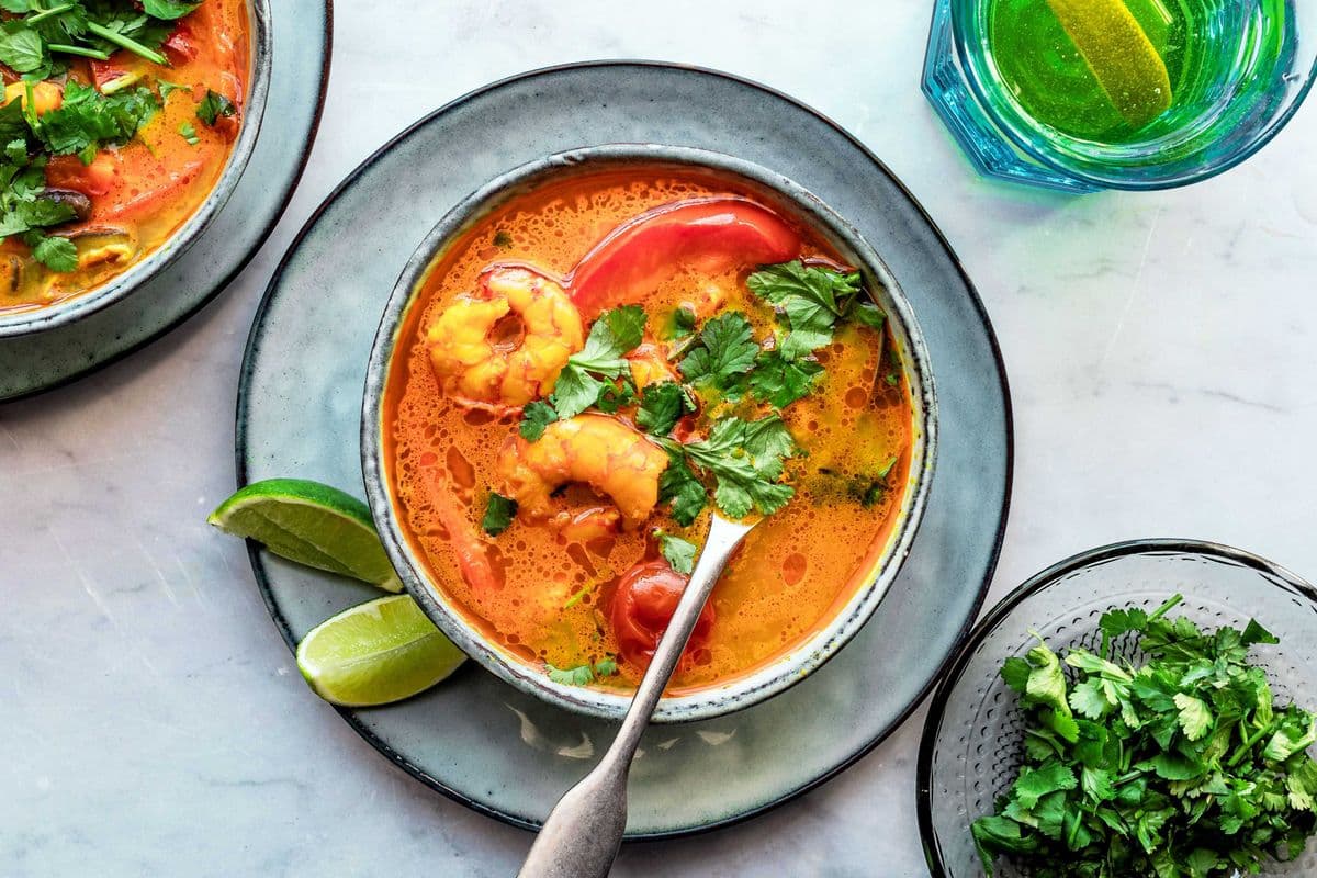 S1. Tom Yum Soup w/Noodles