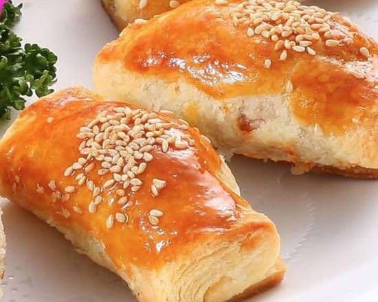 Baked B.B.Q. Pork Pastry / 蜜汁叉燒酥