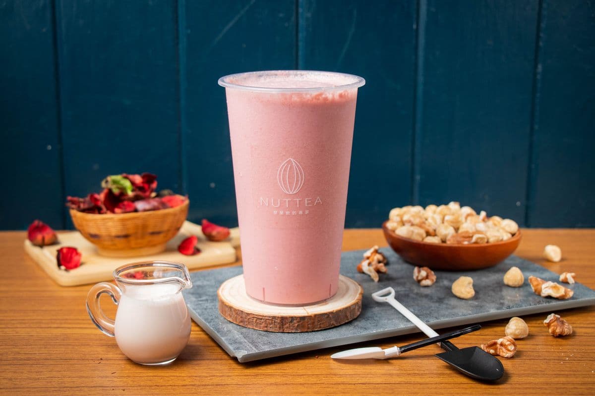 Strawberry Nut Mylk Smoothie