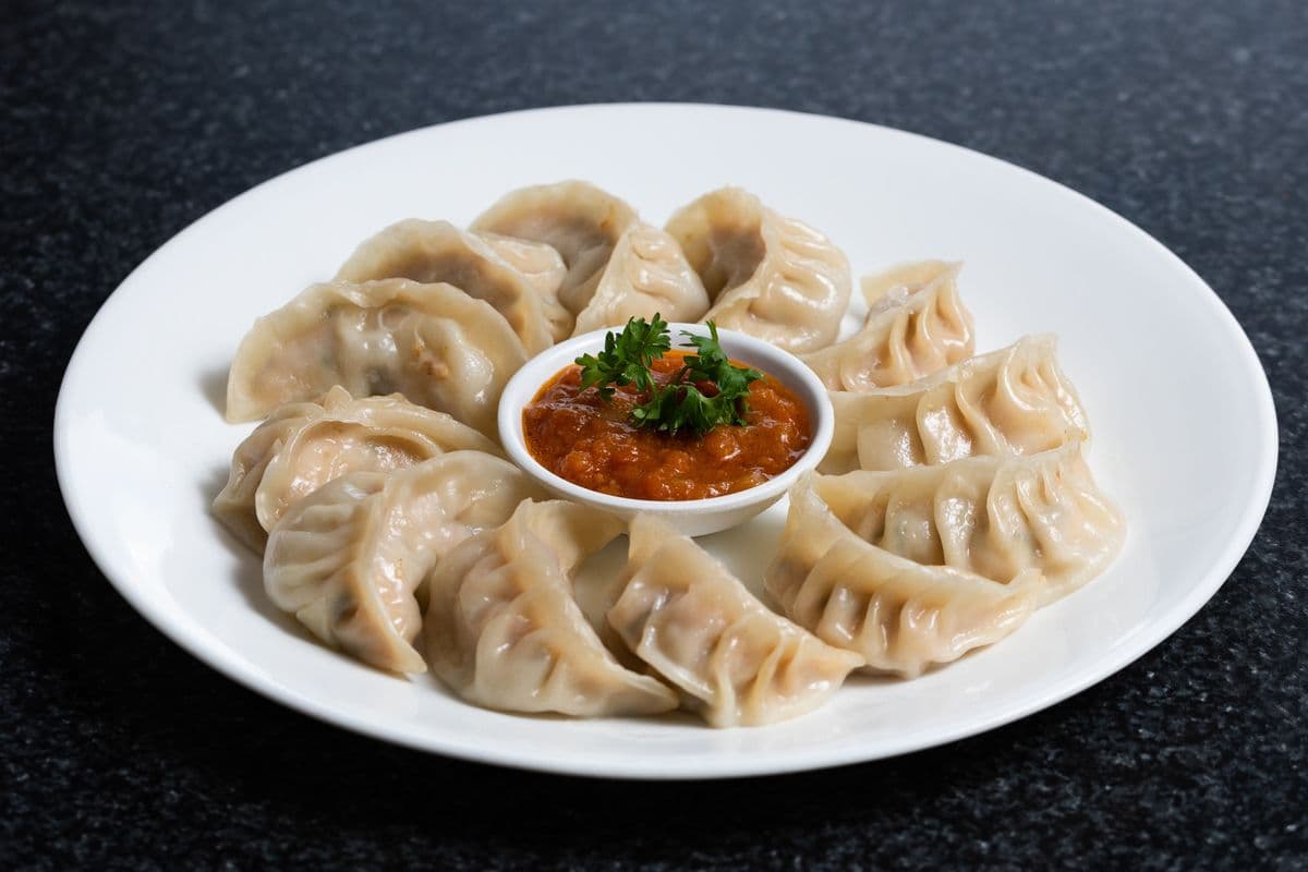 Steamed Vegetable Momos (8 pcs)