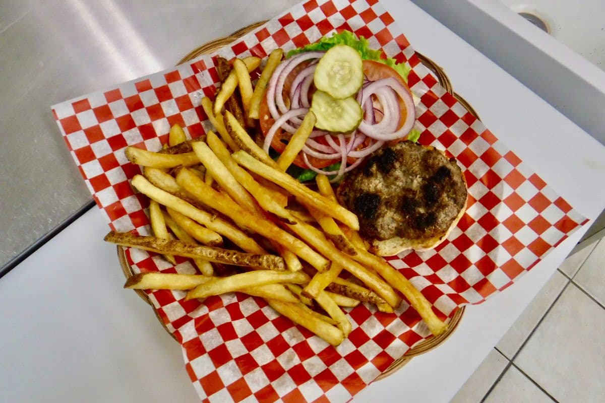 Classic Burger w/Fries