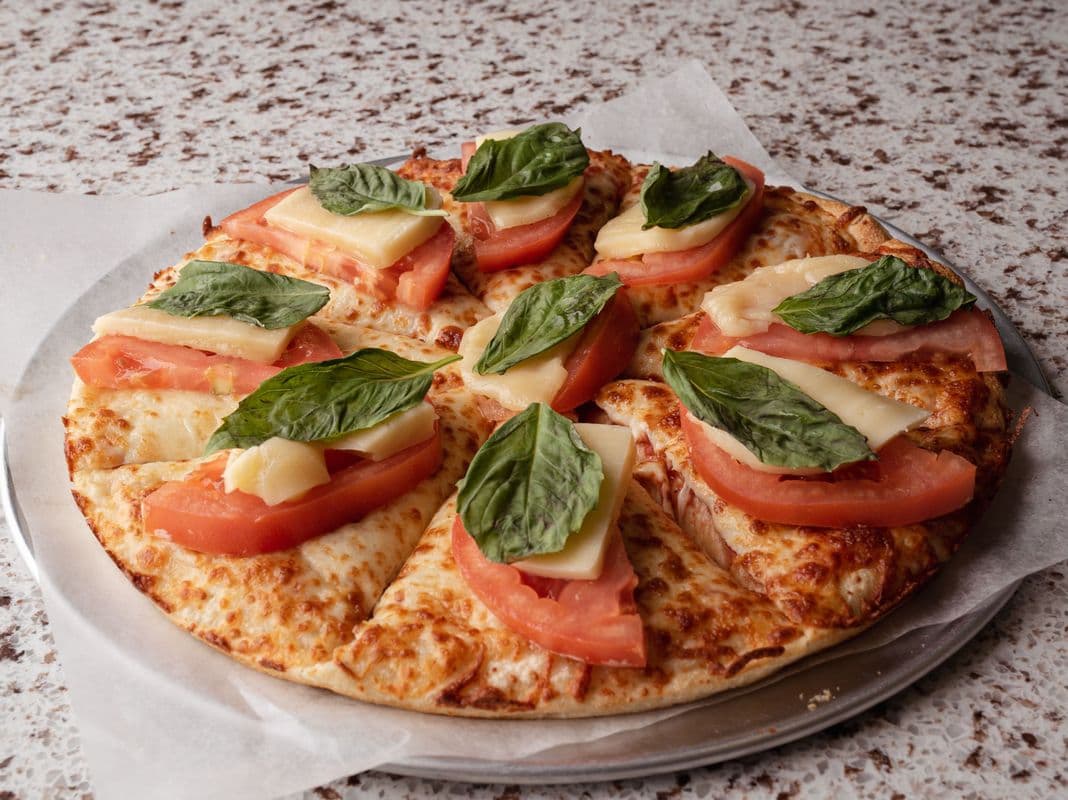 Small Caprese Pizza (10")