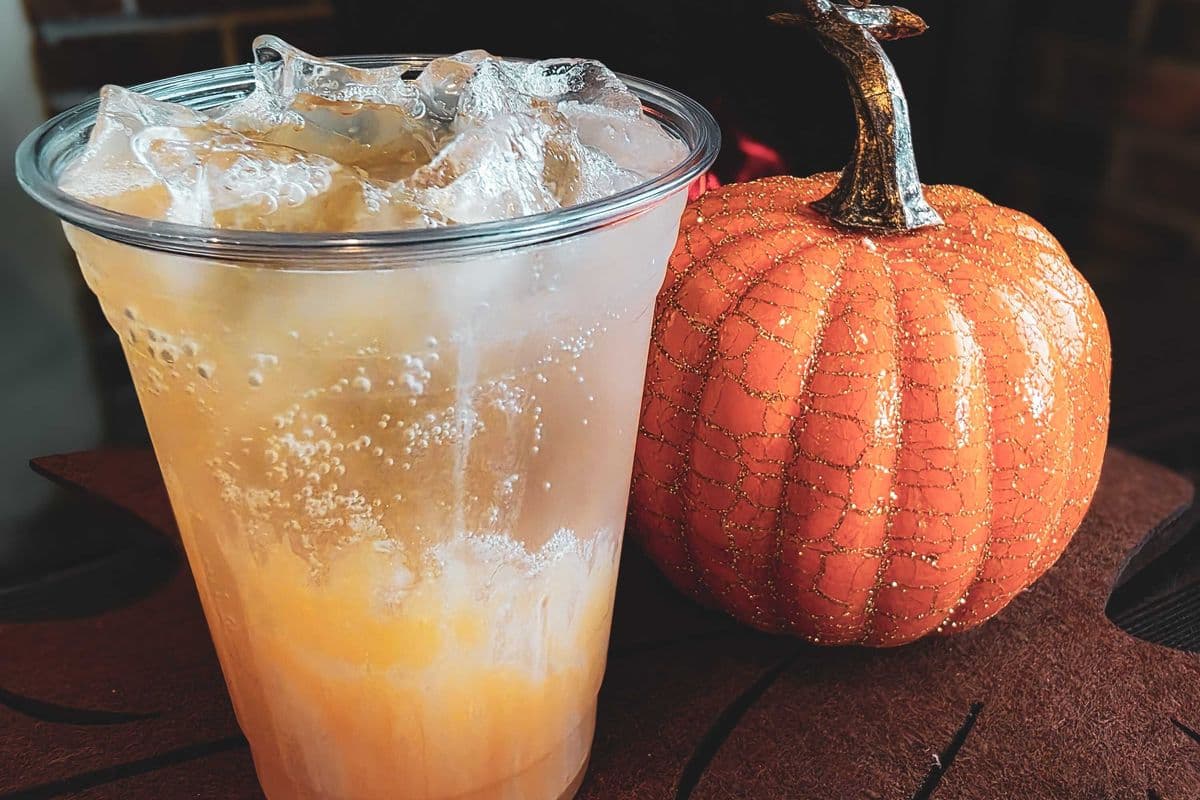 Caramel Apple Refresher (16oz)