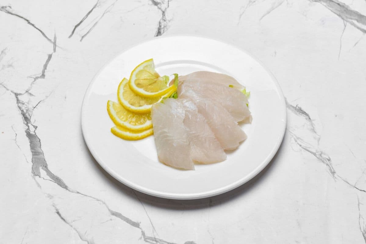 F5. Snapper Sashimi (6 pcs)