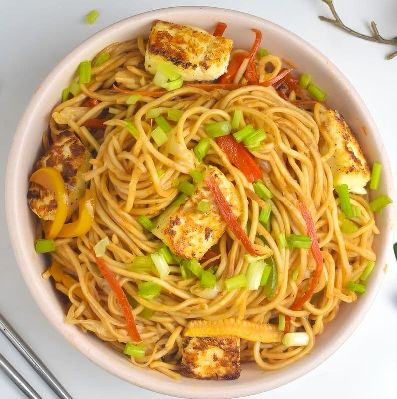 Hakka Noodles - Veg + Paneer