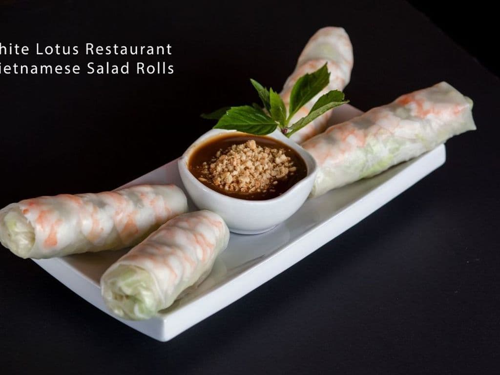 4. SALAD ROLLS 4 PCS