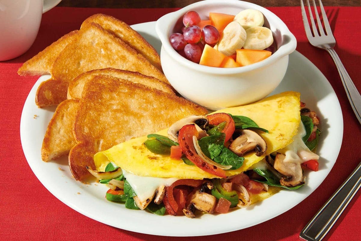 Loaded Veggie Omelette (760-930 Cals)