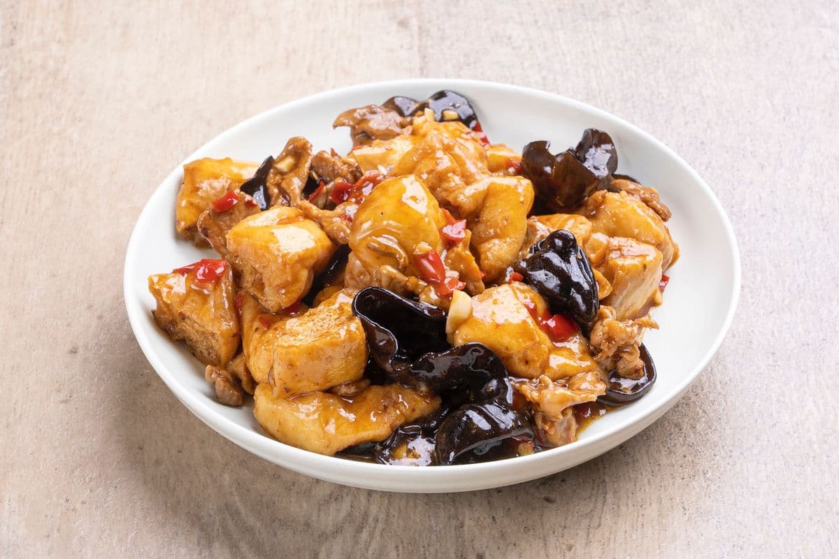 C16. 红烧油豆腐 Fried Tofu in Spicy Sauce