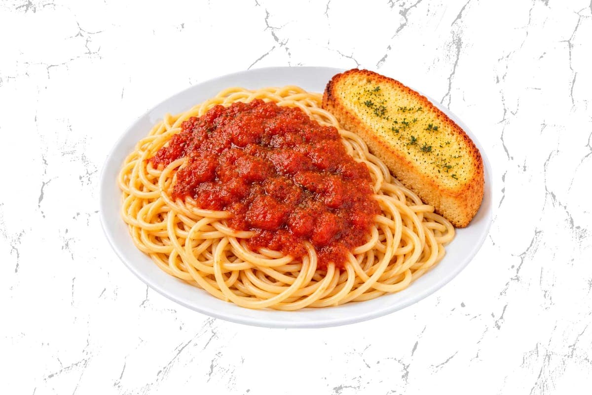 Spaghetti with Meat Sauce Pasta and garlic bread