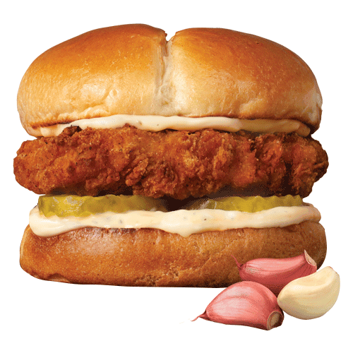 Sandwich au poulet garnie d'une sauce crémeuse à l'ail