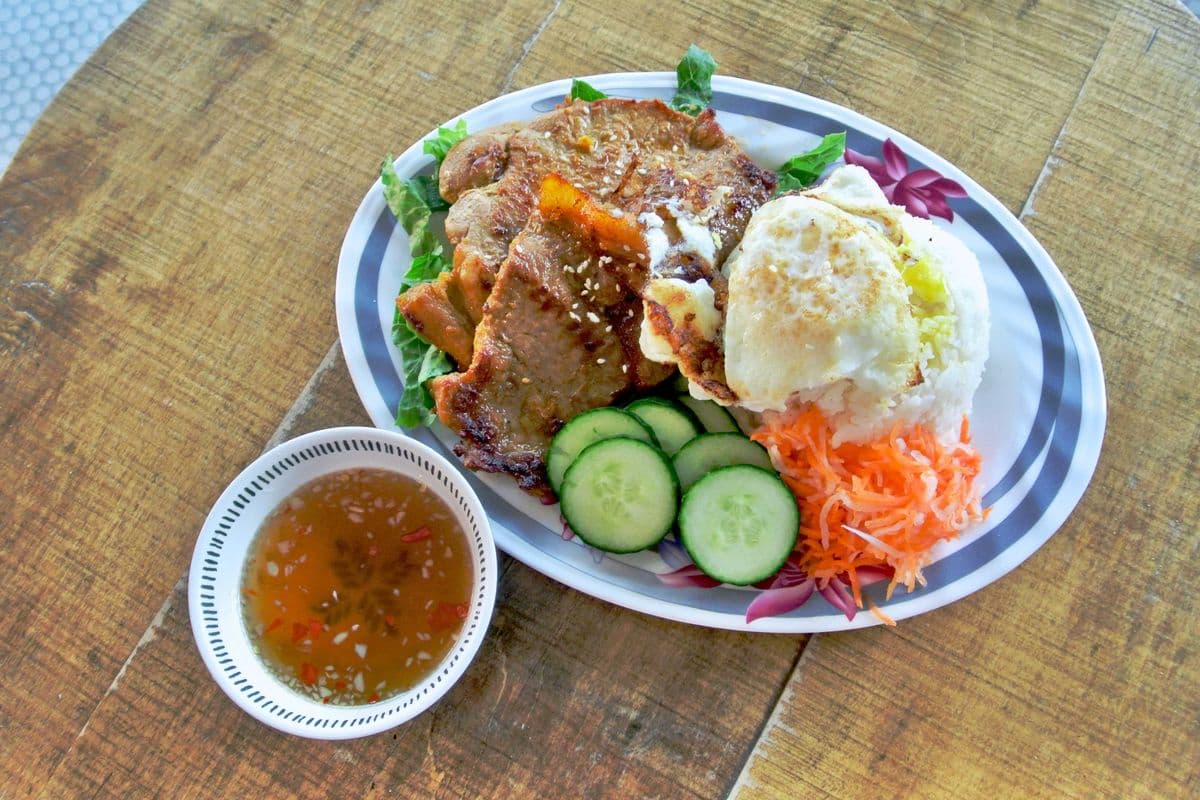 Cơm sườn (Pork chop and rice)