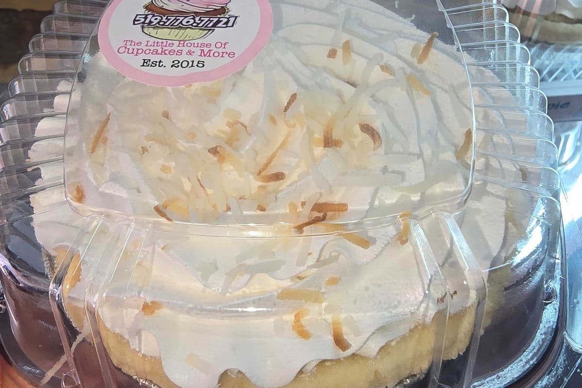 Coconut cream pies