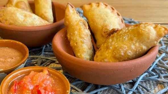 Empanadas de Rajas con Queso