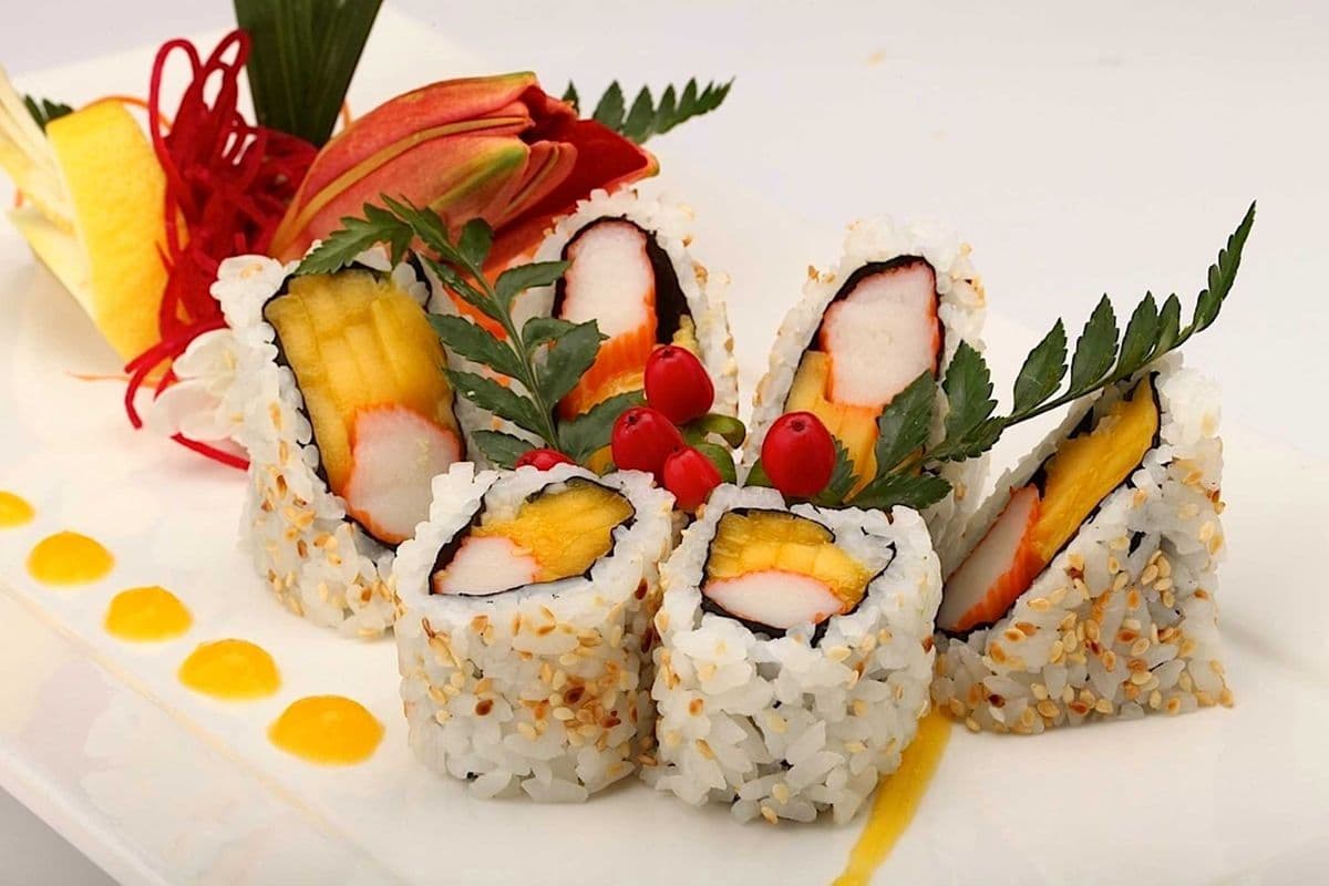 65. Mango Crab Maki Roll (6 pcs)