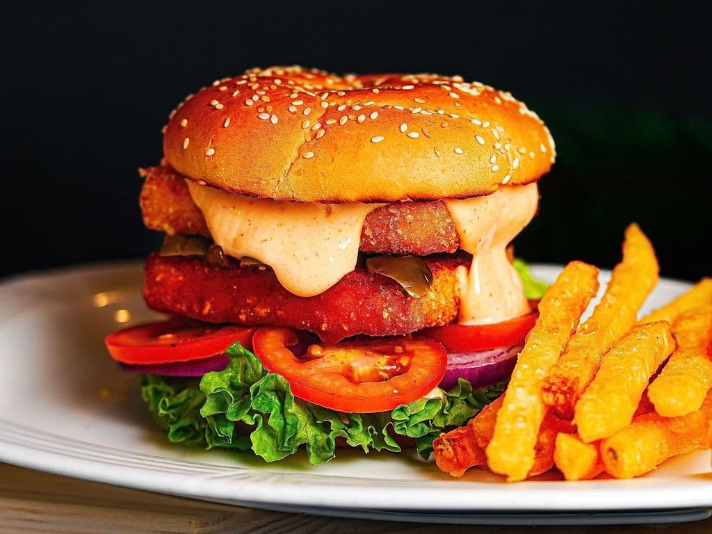 DELUXE BURGER
