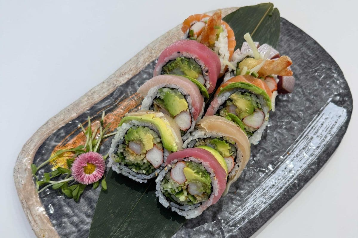 DR5. Rainbow Dragon Roll (8 pcs) 彩虹龍卷