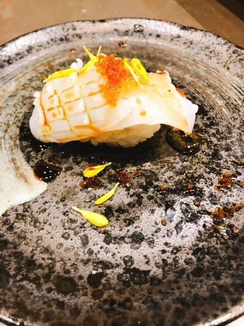 L15. Squid Sushi (2 pcs) - 鱿鱼
