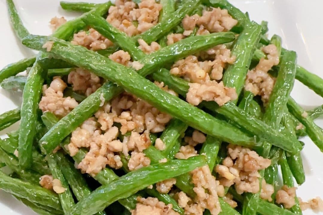 A04 Dried-fried Green Beans W/ Minced Pork 肉松四季豆